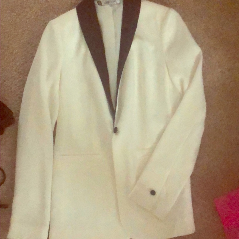 Jennifer Lopez Black and cream blazer